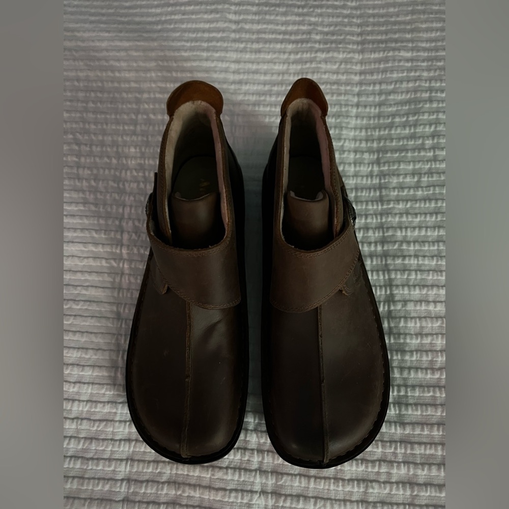 Alegria Brown Leather Men's Shoes NWOT 2169